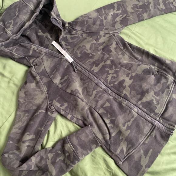 Lululemon Scuba Hoodie green Camo - Picture 4 of 5